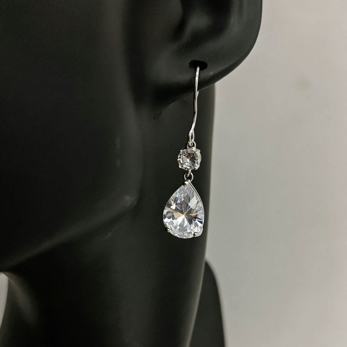 Sparkling Teardrop Pear‑Shape Zircon Dangling Earrings, Titanium Hook Hypoallergenic Drop Earrings for Women Party Banquet